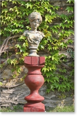 Frauenbüste, Eisenguss