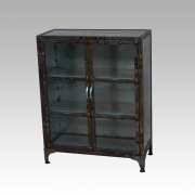 Ein Metallschrank, verglast, Industriedesign