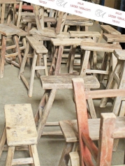 Ein Konvolut alter Holz-Hocker, Obstholz