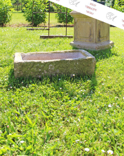 Ein Steinbecken, Kalkstein