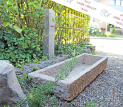 Ein großes Brunnenbecken, Sandstein