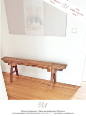 Eine alte Holzbank