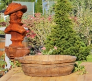 Eine alte, große Holz Schale