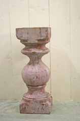 Eine alter gedrechselter Baluster