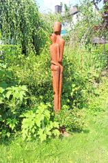 Eine große Gartenskulptur, "Die Liebenden