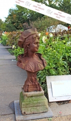 Gartenskulptur, Damenbüste auf Granitsockel
