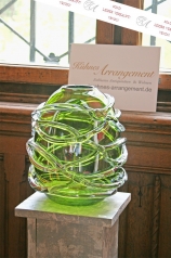 Glasvase mit gewundenem Bandelwerk