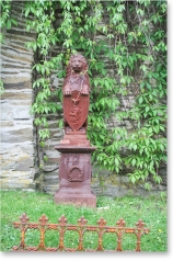 Skulptur, Löwe mit Wappen