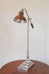 Tischlampe mit Lederschirm