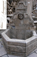 Wandbrunnen mit Wasserspeier, Blaustein