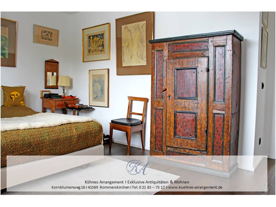Kühnes Arrangement Antiker Bauernschrank Barock Interior Design