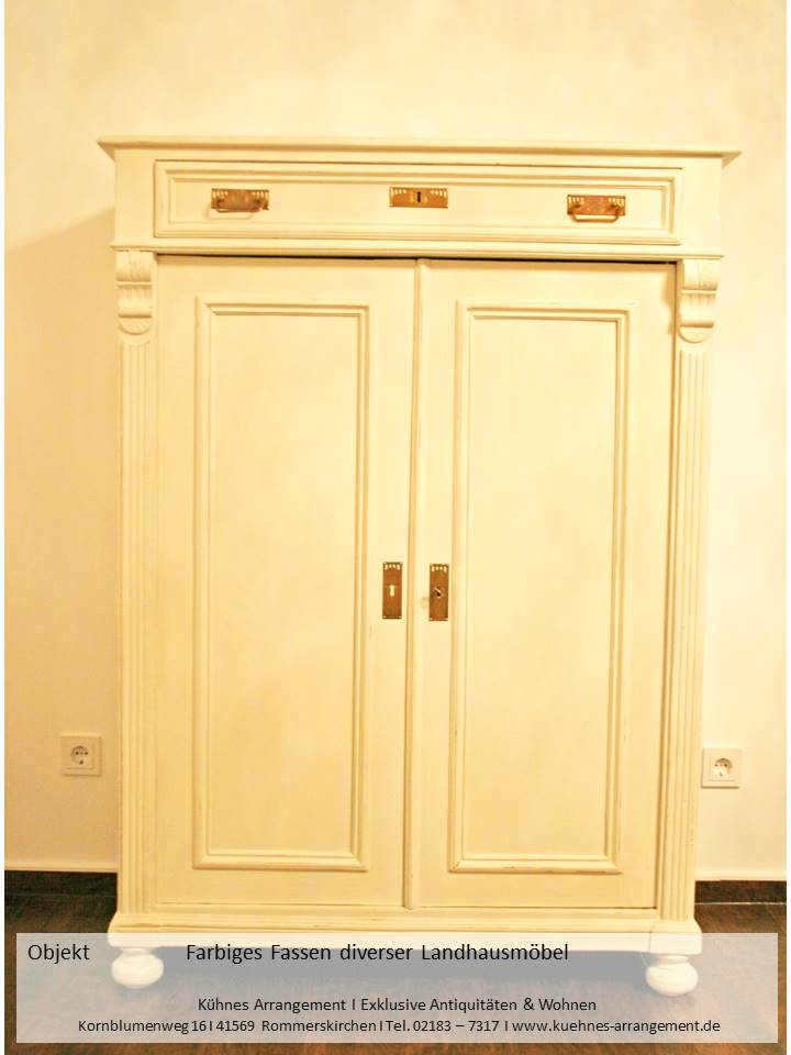 Vertiko gründerzeit farbige fassung antik weiß  restaurierung kuehnes arrangement interior design 